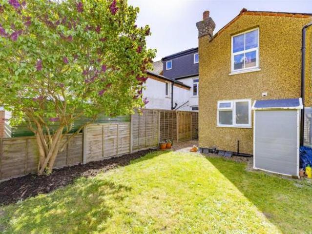 Maisonette for sale in North Watford