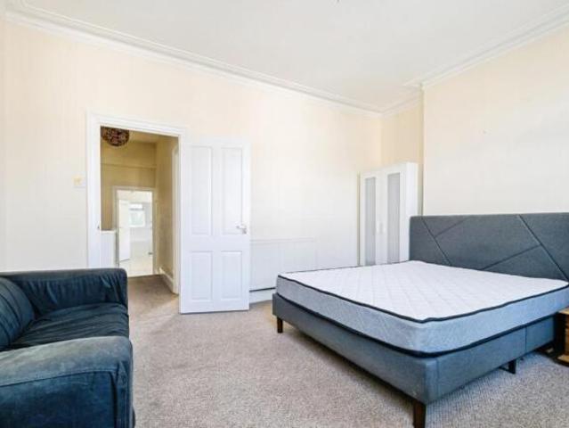 Maisonette for sale in Lyons, Greater London