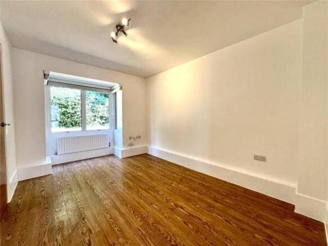 Maisonette for sale in Charlotteville, Westborough