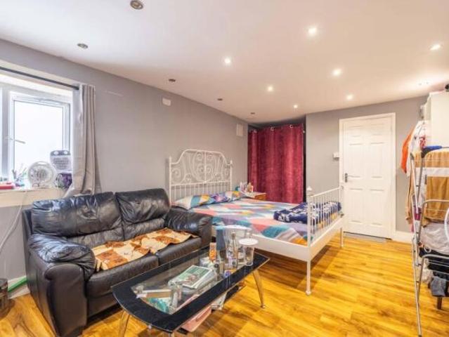 Maisonette for sale in Slough