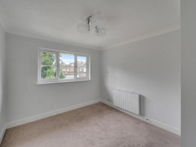 Maisonette for sale in Northwood, Greater London