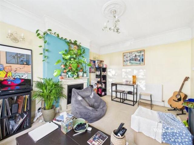 Maisonette for sale in Cat Hill
