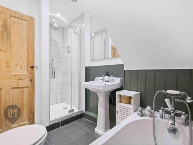 Maisonette for sale in Earlsfield, Greater London