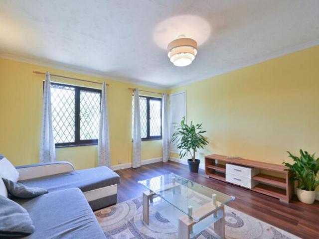 Maisonette for sale in North Watford, Hertfordshire