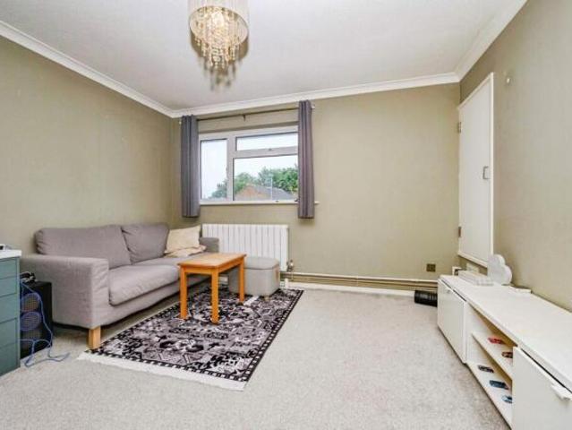 Maisonette for sale in Luton