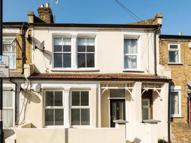 Maisonette for sale in East Greenwich, Greater London