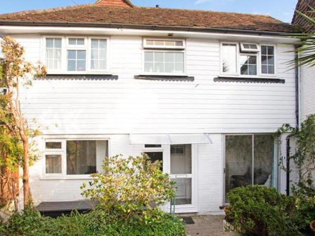 House for sale in Hillview, Surrey