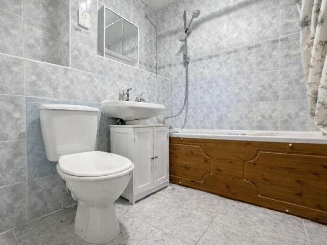 Maisonette for sale in Northolt, Greater London