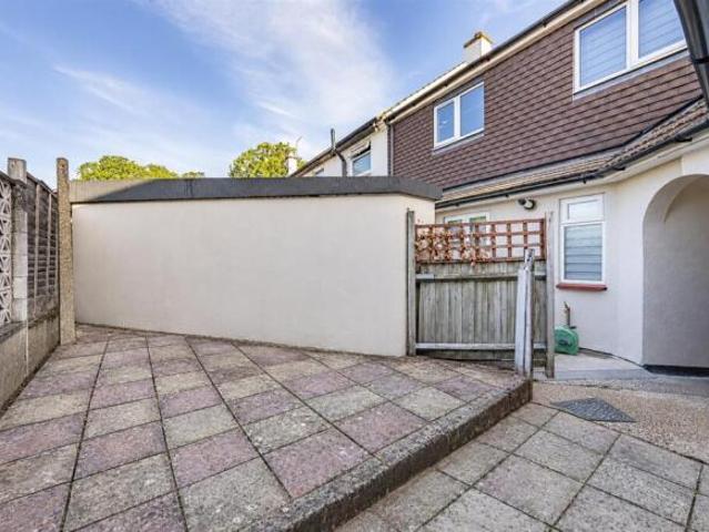 Maisonette for sale in North Watford, Hertfordshire