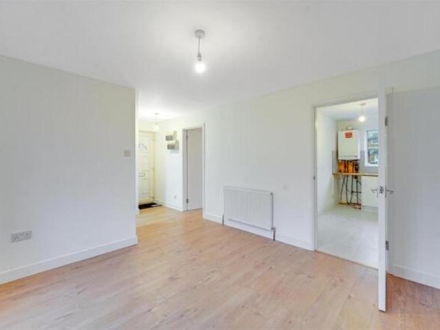 Maisonette for sale in Silvertown, Greater London