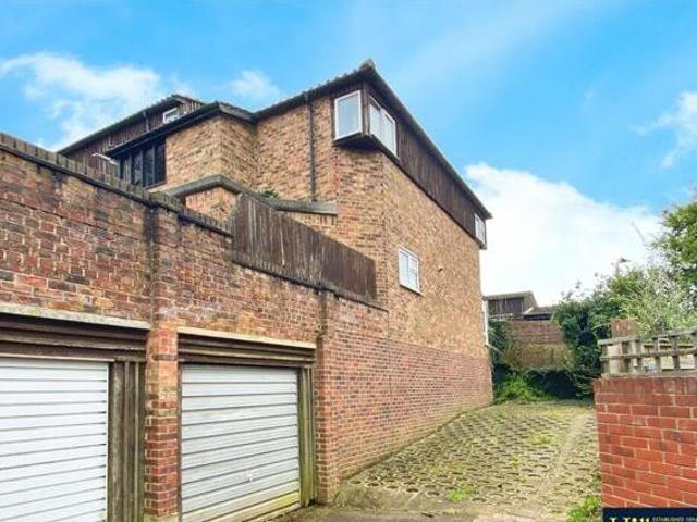 House for sale in Laindon, Essex