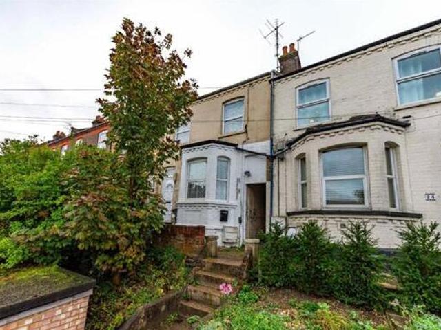 House for sale in Luton
