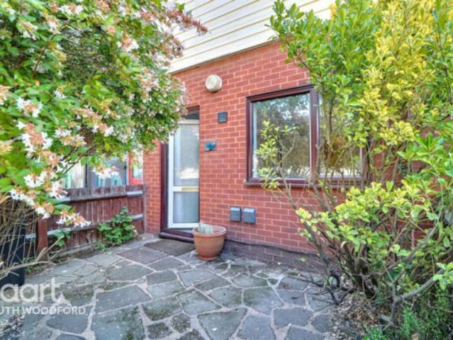 Maisonette for sale in South Woodford, Isle Of Man