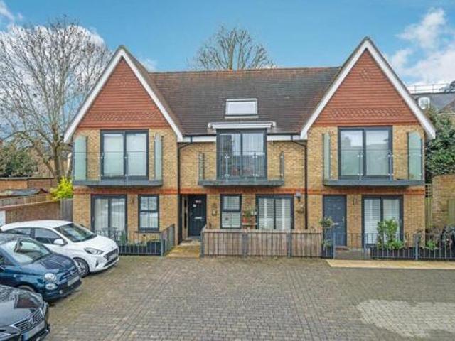 House for sale in Bushey