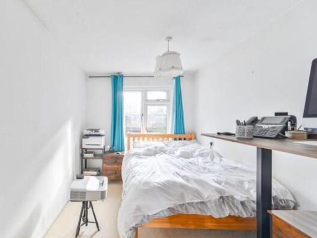 Maisonette for sale in Battersea, Greater London
