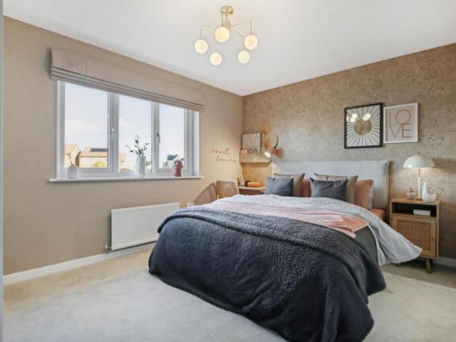 Maisonette for sale in Newsam Green, Leeds