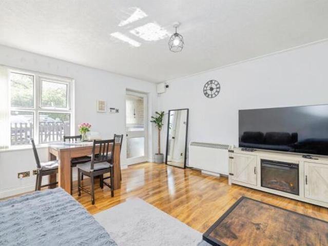 Maisonette for sale in North Watford, Hertfordshire