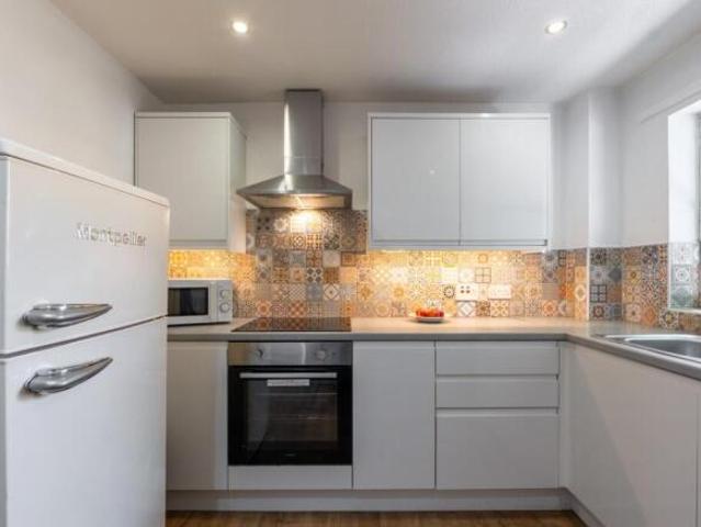 Maisonette for sale in Sydenham, Green Close