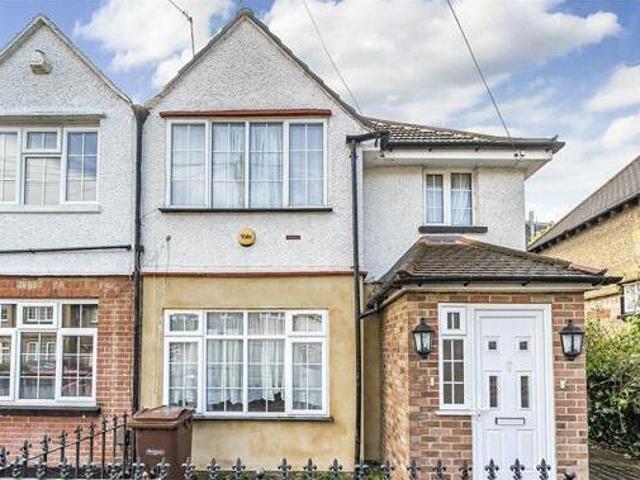House for sale in Little Stanmore, Greater London