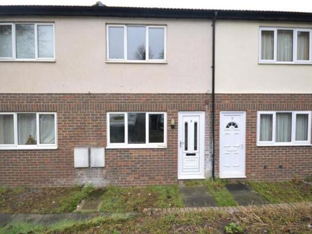 Maisonette for sale in Luton