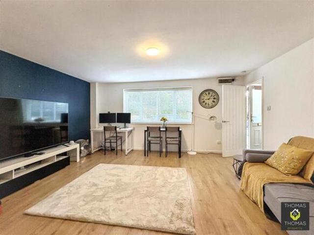 Maisonette for sale in Pamington, Gloucestershire