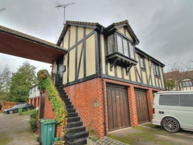 House for sale in Heol-las, Surrey