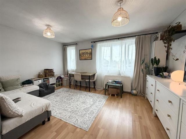 House for rent in Kings Hill, Colliers End