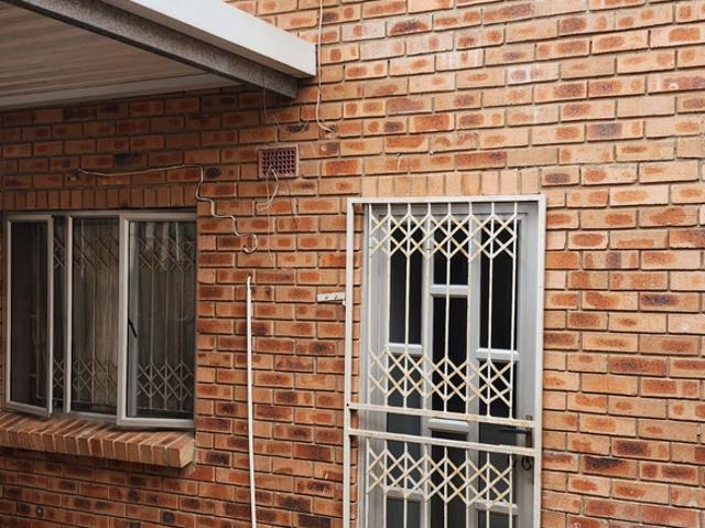 Apartment for rent in Croftdene, Chatsworth