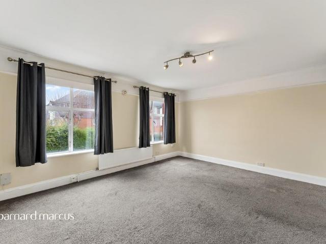 Flat for rent in London Borough of Merton, Collier's Wood