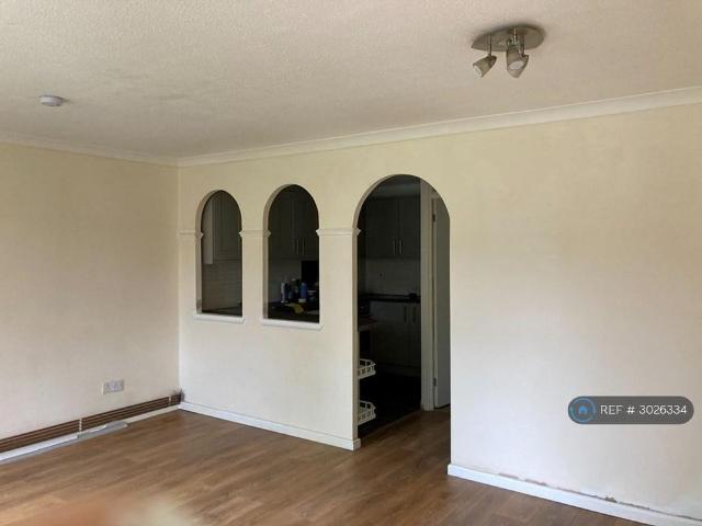 House for rent in Counters End, Pouchen End
