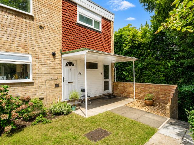 Flat for rent in Hatching Green, Five Acres