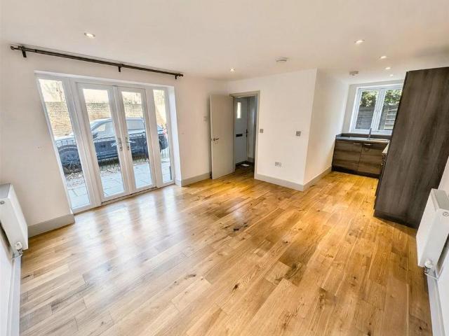House for rent in Southend City Centre Neighbourhood, Alton Barnes