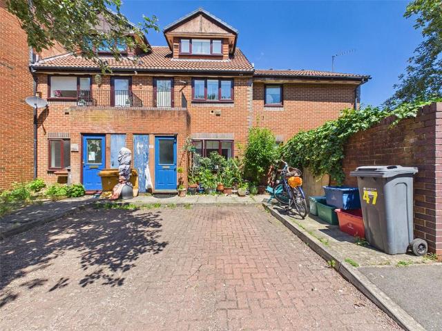 Flat for rent in London Borough of Hounslow, Greater London