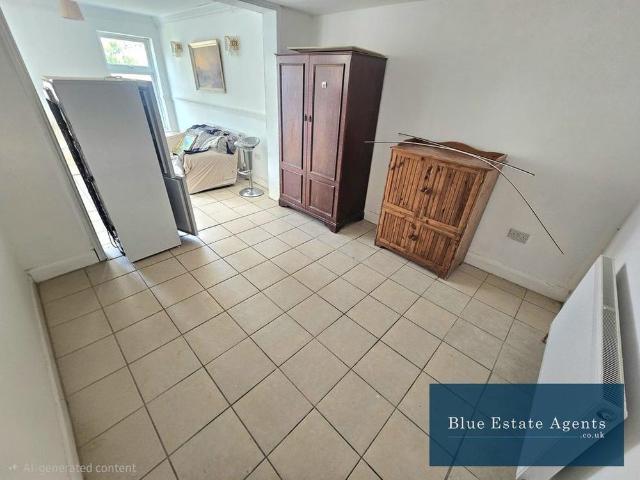 House for rent in London Borough of Hounslow, Greater London