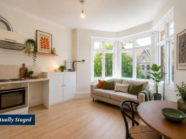 Flat for rent in Cricklewood, Greater London