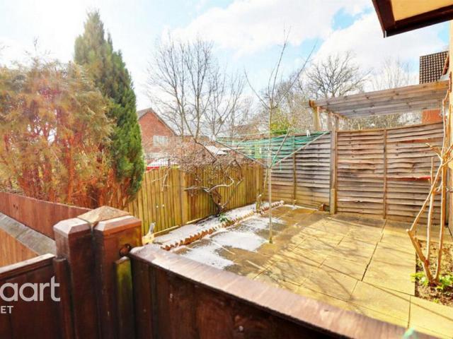 Flat for rent in Hart, Hampshire