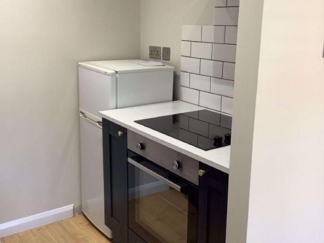 House for rent in Heol-las, Surrey