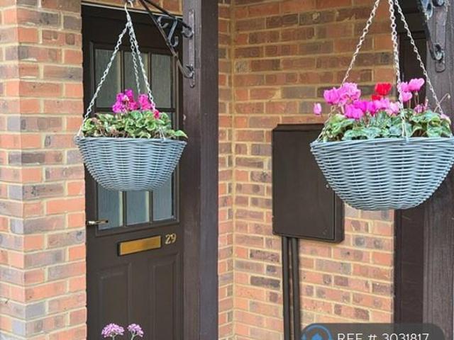 Flat for rent in Hart, Hampshire
