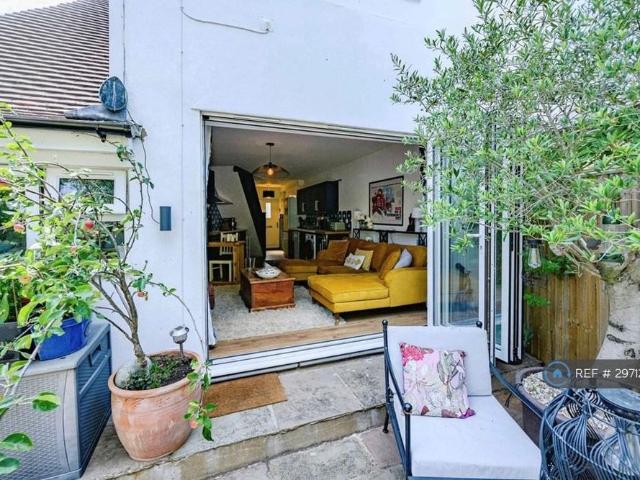 House for rent in Pouchen End, Hertfordshire