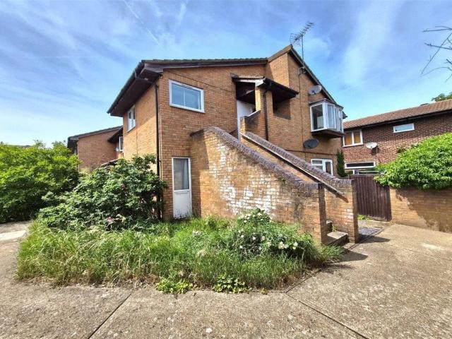Flat for rent in Hampton, Greater London