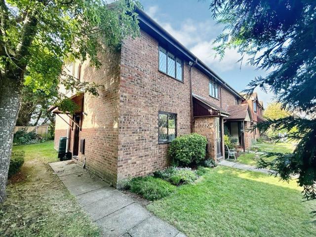 Flat for rent in Wrecclesham, Fole