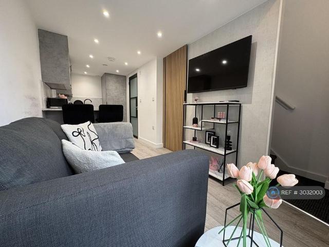 House for rent in Kensington, Calderstones