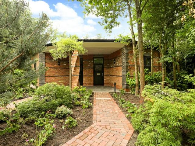 Flat for rent in Cranbourne, Winkfield