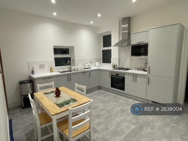 Flat for rent in Pachesham Park, Surrey