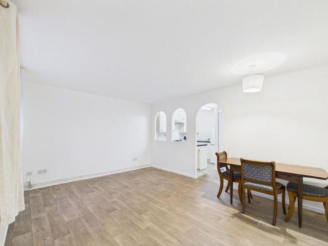 House for rent in The Image, Pouchen End