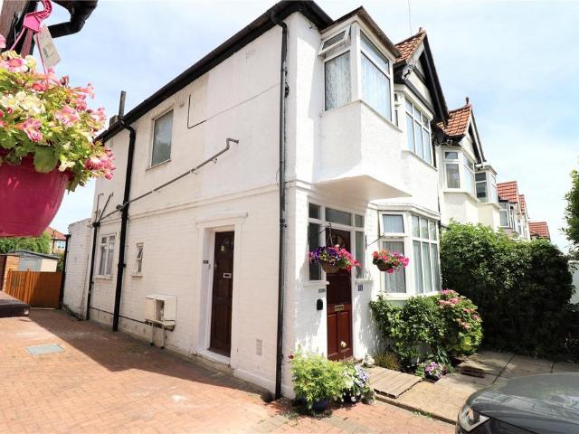 Flat for rent in Kingsbury, Greater London