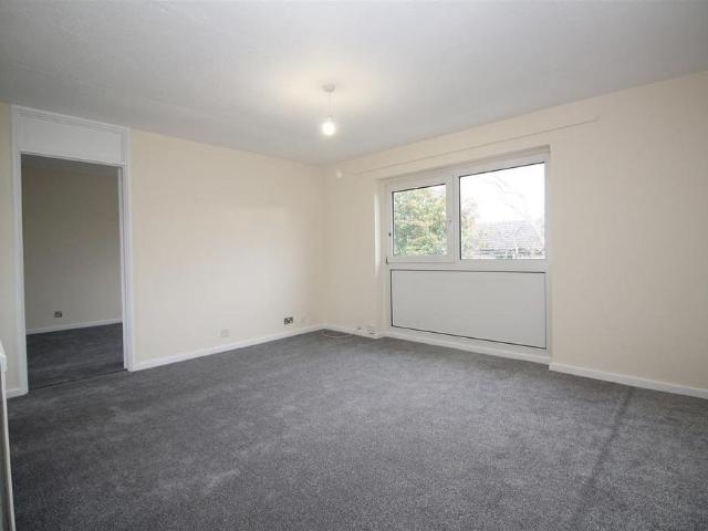 House for rent in Furnace Green, Crawley