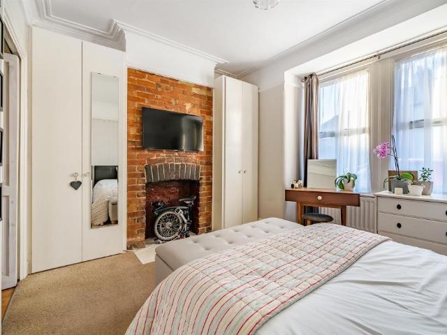 Flat for rent in Whetstone, Greater London