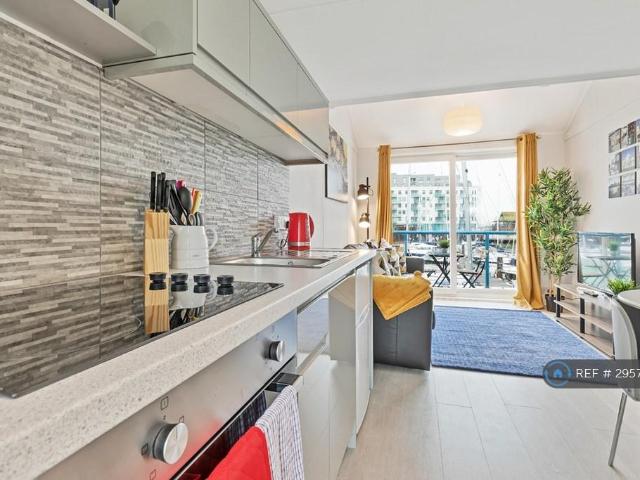 Flat for rent in Roedean