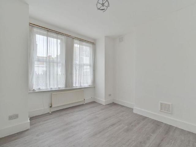 House for rent in Tooting Graveney, Greater London